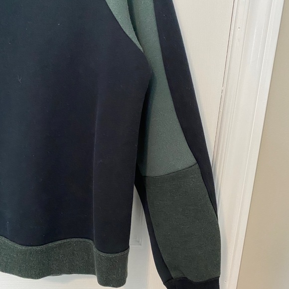 Nike Green Crewneck with Hidden Pockets - Picture 5 of 6